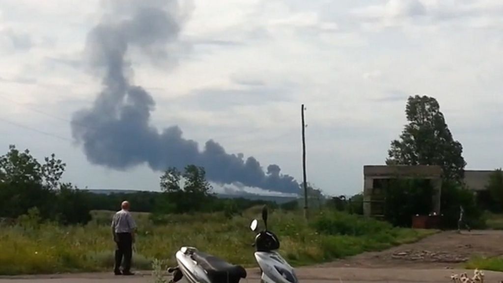 Se estrella un avión malasio con 295 pasajeros en Ucrania