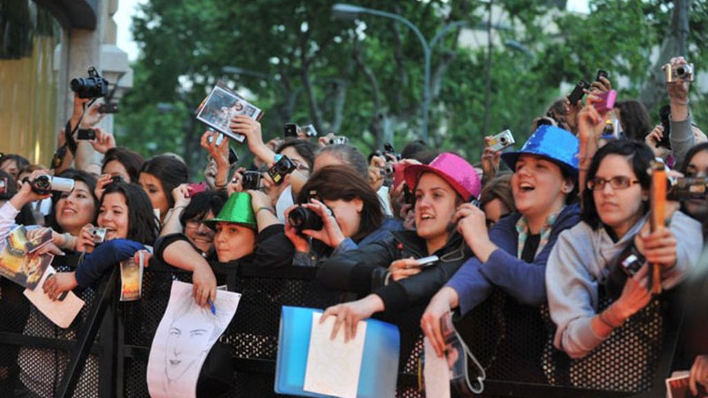Pattinson y Witherspoon hacen enloquecer a sus fans de Barcelona