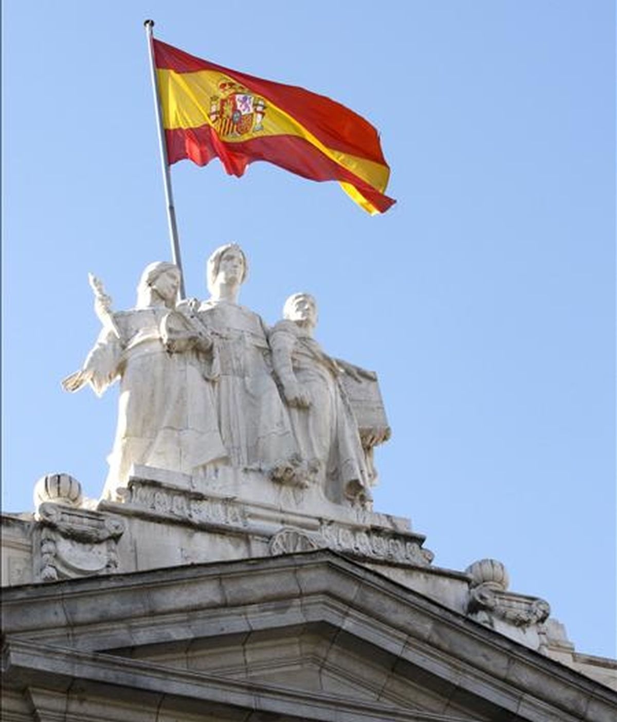 Detalle escultórico de la fachada principal del Tribunal Supremo, en Madrid. EFE/Archivo