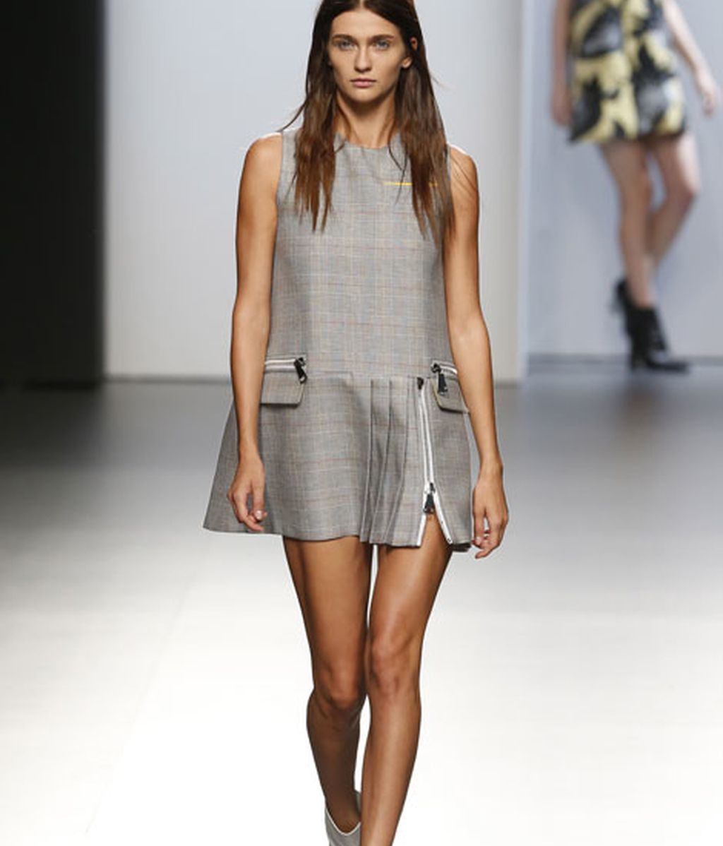 Fresas y rock&roll en el desfile de Juan Vidal