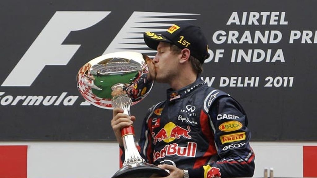 Vettel bensadon el trofeo