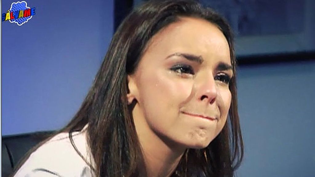 La cantante se emociona mientras hablaba con sus fans