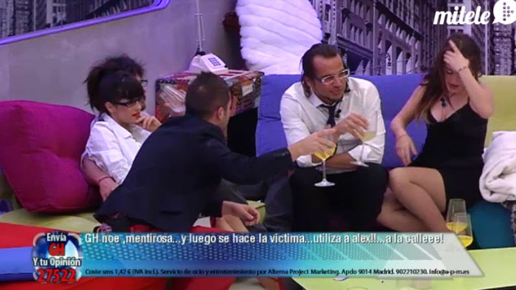 Marta y Cristian, muy juntitos en la fiesta de GH