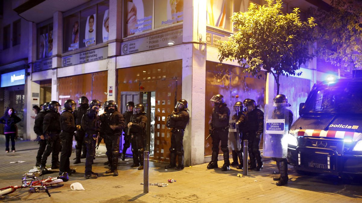 Los Mossos bloquean los accesos a la zona del 'Banc Expropiat' en Barcelona