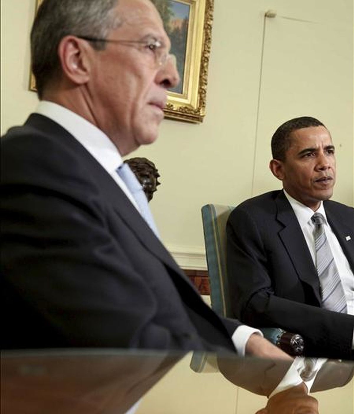 El presidente de Estados Unidos, Barack Obama (d), se reúne con el ministro de Relaciones Exteriores de Rusia, Sergey Lavrov (i), el pasado 8 de mayo en Washington. EFE/Archivo