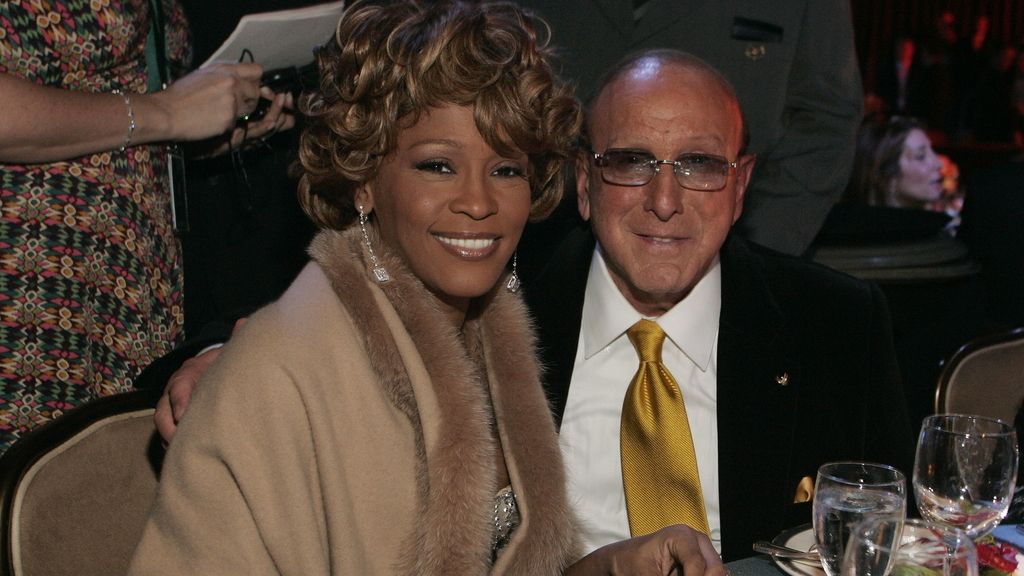 Con el productor Clive Davis, su descubridor, en los Grammys de 2007