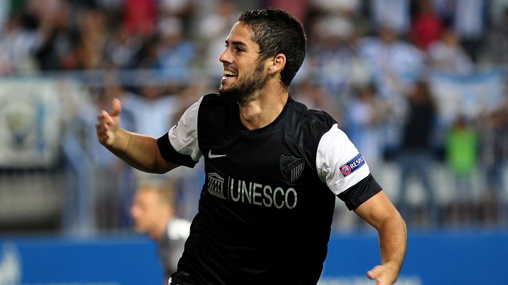 El jugador Isco, del Málaga, celebra el primer gol durante el partido que enfrenta al Málaga y al Zenit de San Petersburgo en la fase de grupos de la Liga de Campeones
