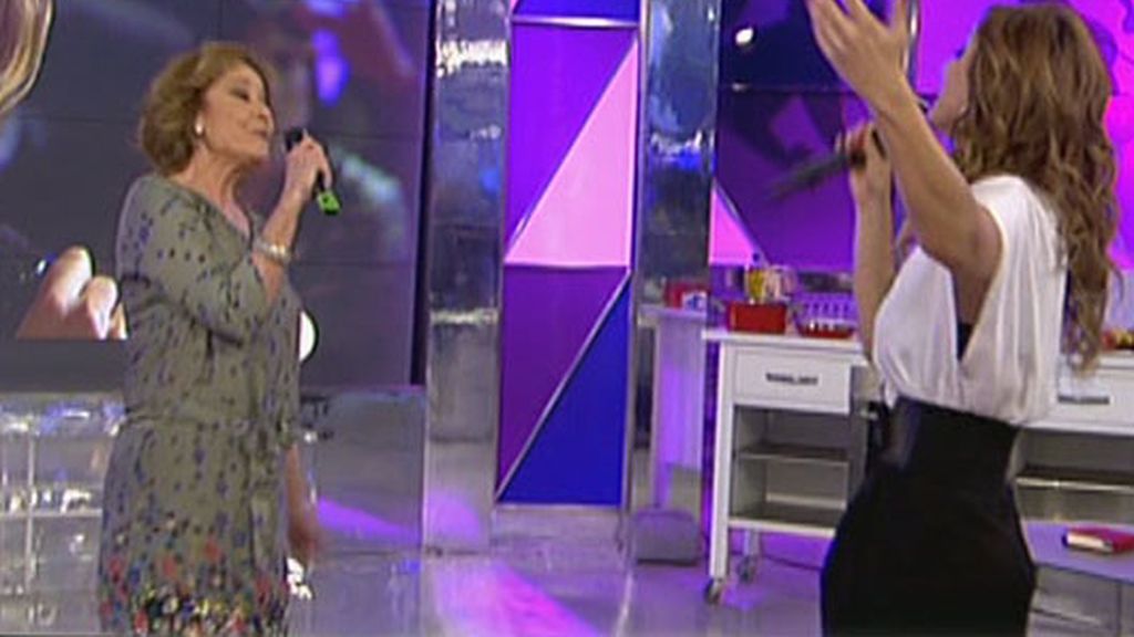 Mila canta con Merche