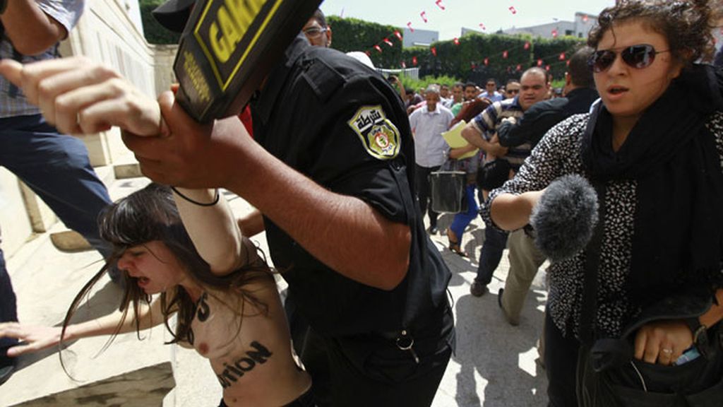 FEMEN realiza su primera protesta en un país árabe