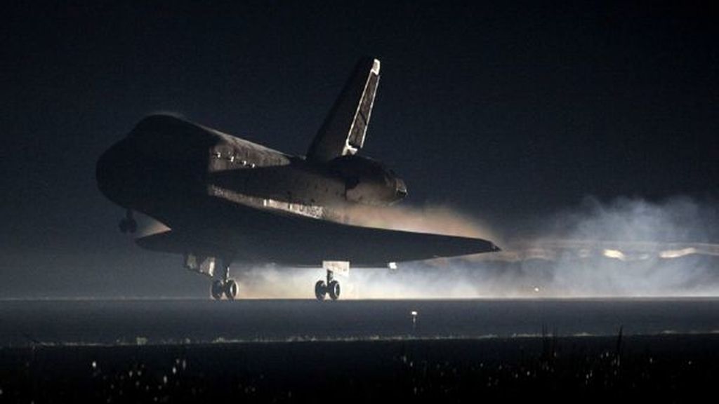 El Atlantis aterriza y cierra la era de los transbordadores espaciales