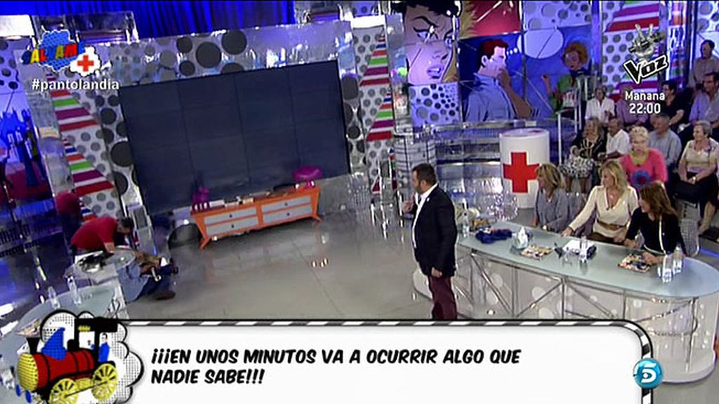 El plató se oscurecía y cuando se hizo la luz, descubrimos que Kiko tenía una serpiente en el cuello