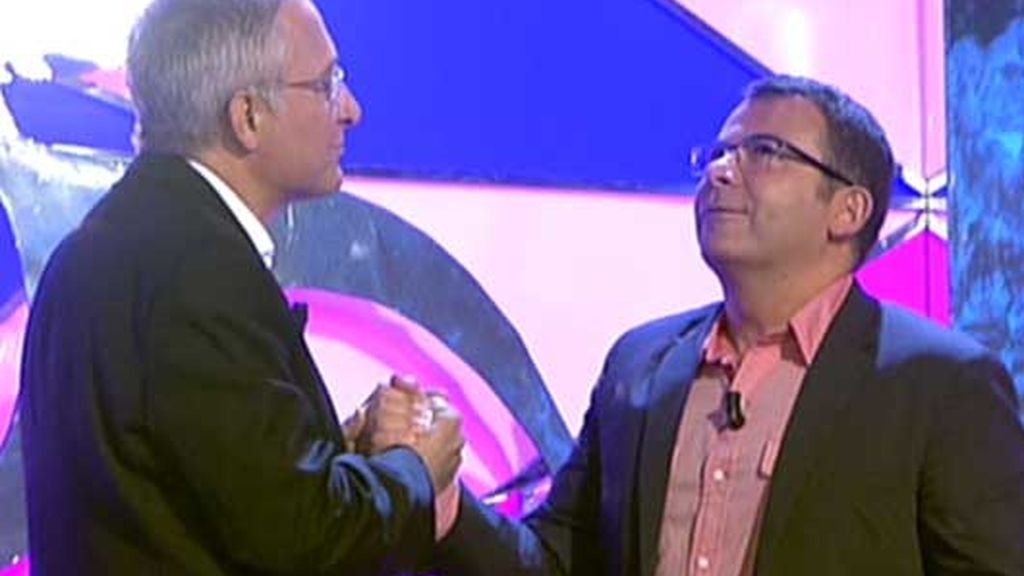 Javier Sardá visita el plató de 'Sálvame'