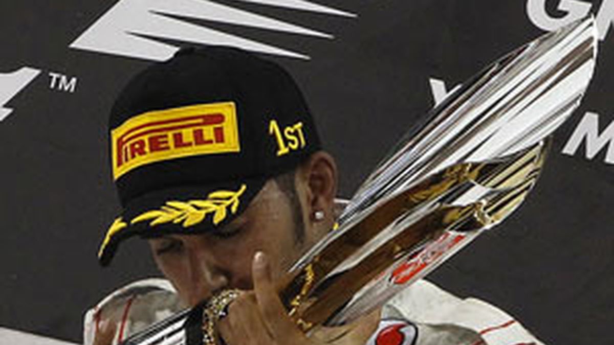 Lewis Hamilton celebra su victoria FOTO: REUTERS