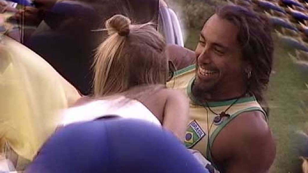 Melanie y Ángel, masajes y caricias