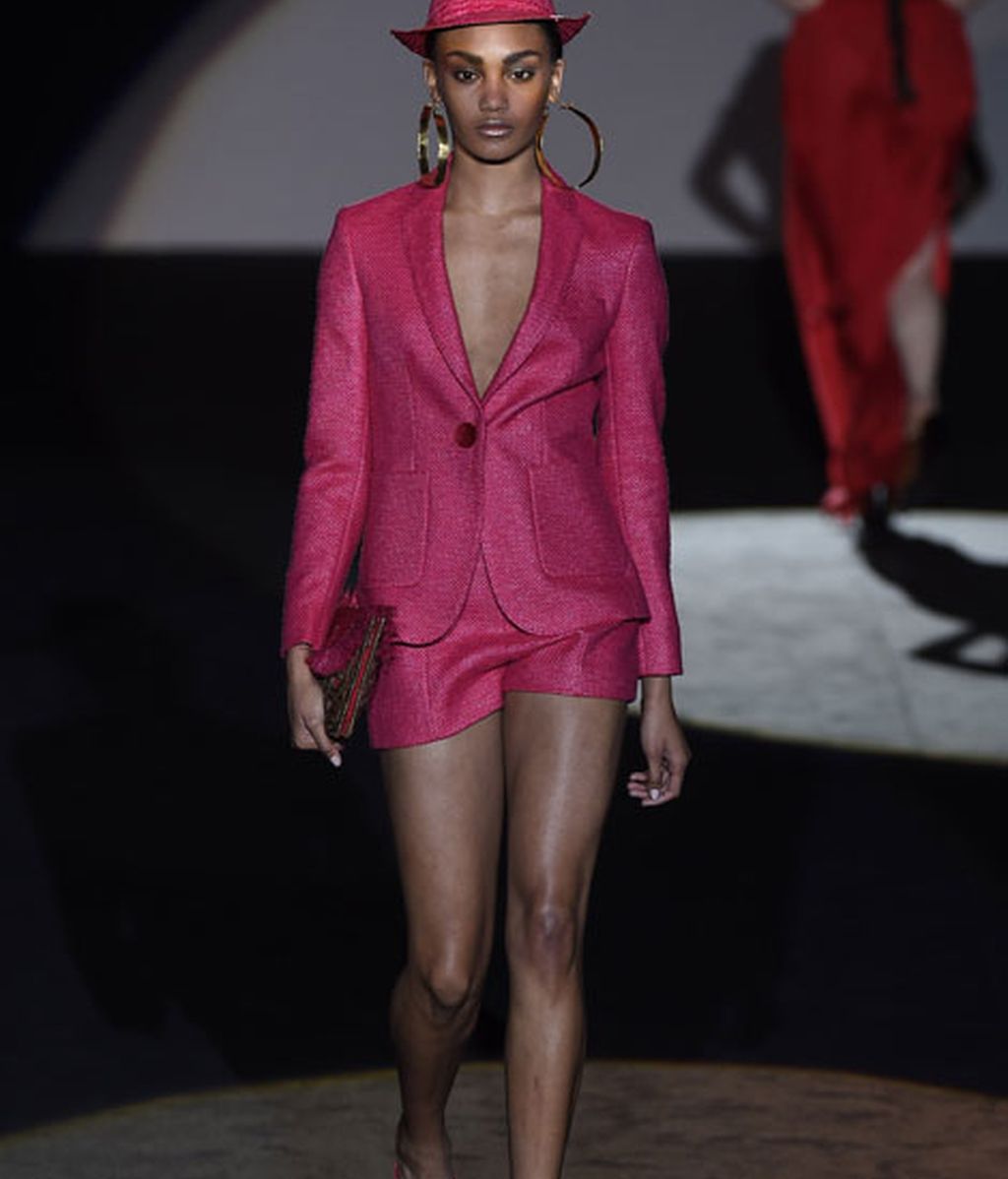 Flecos, plumas y cuero para la mujer más urbana