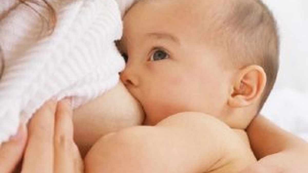 La lactancia materna previene la obesidad en la edad adulta al reprogramar los centros cerebrales del hambre del bebé.