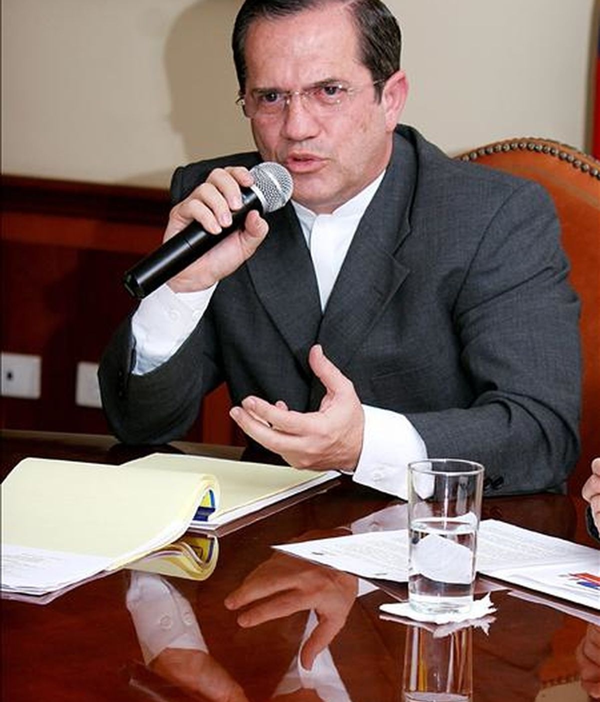 "Que los jueces involucren a quienes crean que tengan que involucrar", señaló el canciller de Ecuador, Ricardo Patiño. EFE/Archivo
