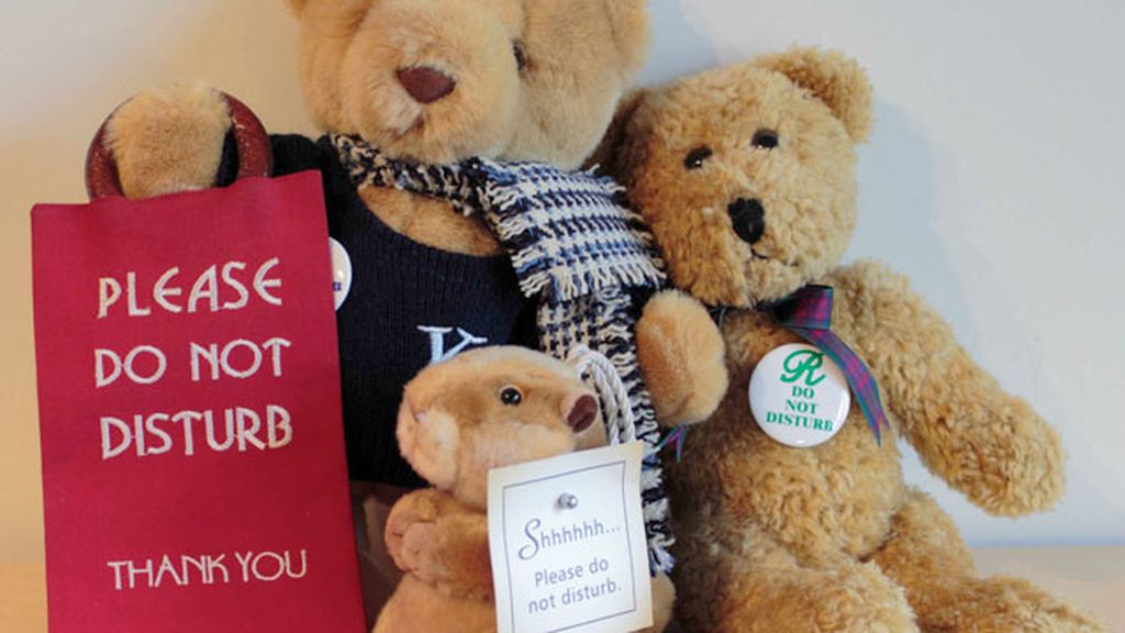 Colecciona más de 8.200 carteles de ‘No molestar’