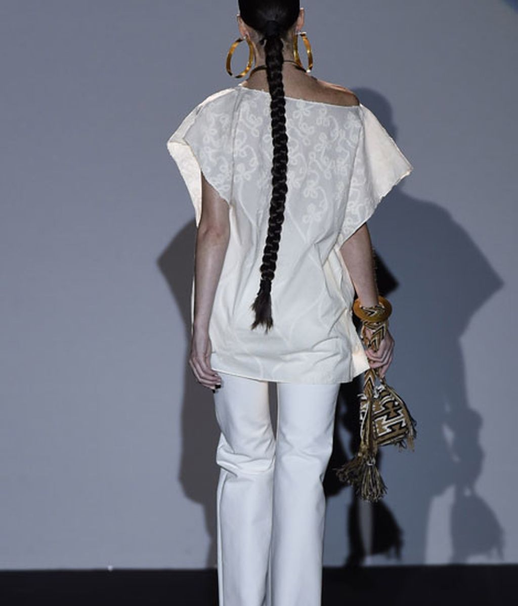 Flecos, plumas y cuero para la mujer más urbana