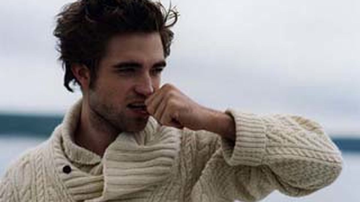 El joven actor, Robert Pattinson, ha posado así de sexy para Vanity Fair.