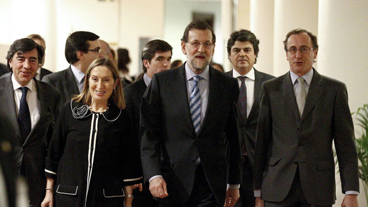 Rajoy preside en el Congreso la reunión de parlamentarios de PP