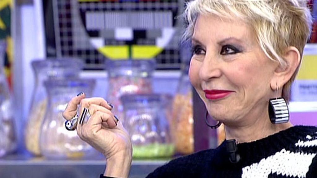 Pendientes y vestido con teclas