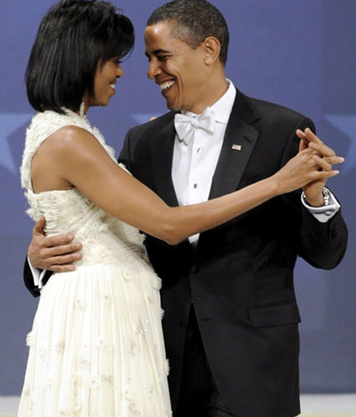 El presidente de Estados Unidos, Barack Obama, baila junto a su esposa, Michelle, durante el Baile del Biden Home States en Washington DC . Foto: EFE