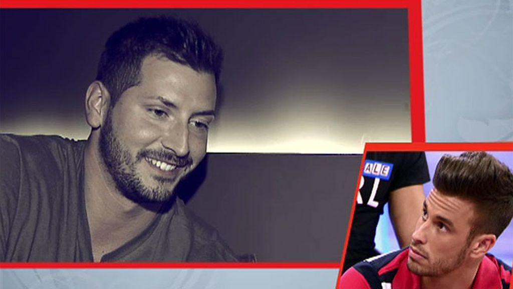 María, muy entretenida con el pretendiente