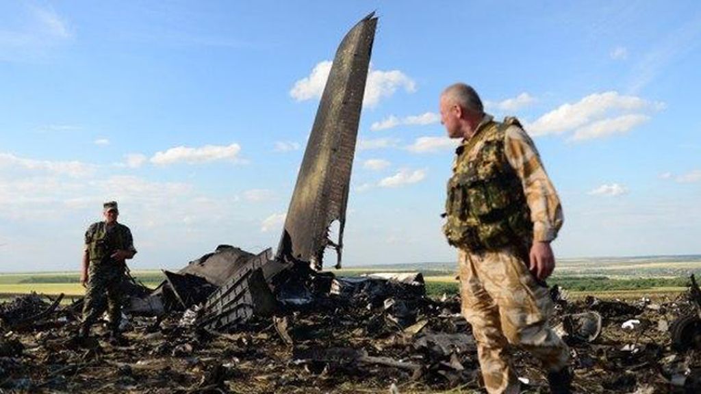 Se estrella un avión malasio con 295 pasajeros en Ucrania