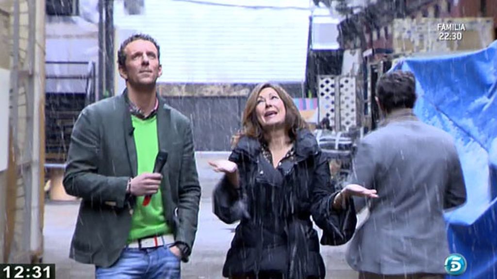 La presentadora le ha tirado una bola de nieve a Joaquín Prat durante la despedida