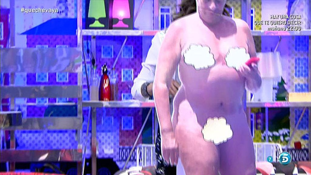 'Sálvame' propone bikinis a la colaboradora por si participa en 'Supervivientes'