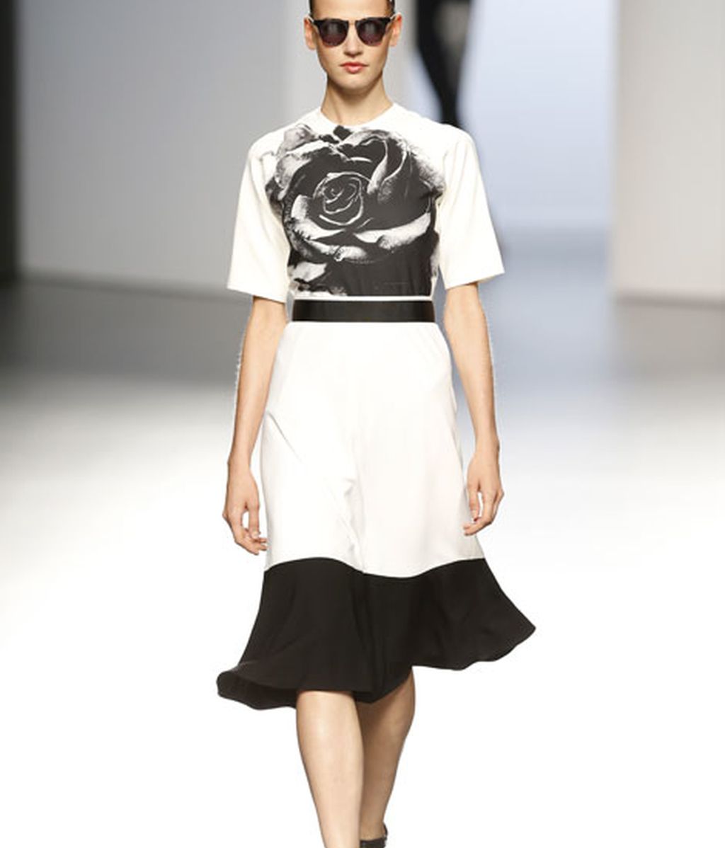 Contención de volúmenes y apuesta por líneas rectas