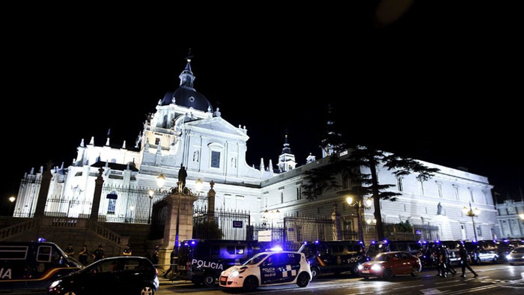 La Policía desaloja a las personas encerradas en La Almudena