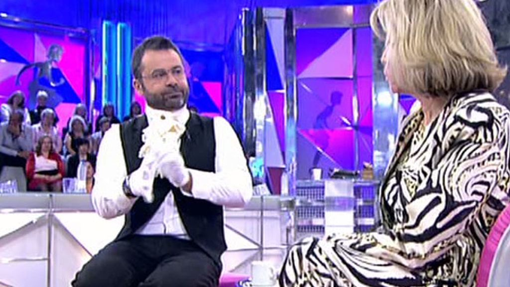 El presentador cambia la americana por el uniforme