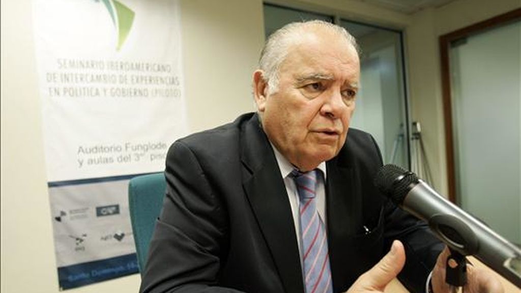Imagen de este miércoles del secretario general iberoamericano, Enrique Iglesias, durante una rueda de prensa en Santo Domingo, en el marco del Seminario Iberoamericano de Intercambio de Experiencias en Política y Gobierno. EFE