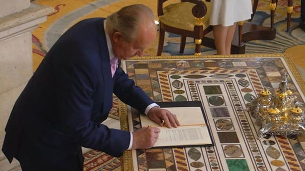 La firma del hasta ahora rey de España