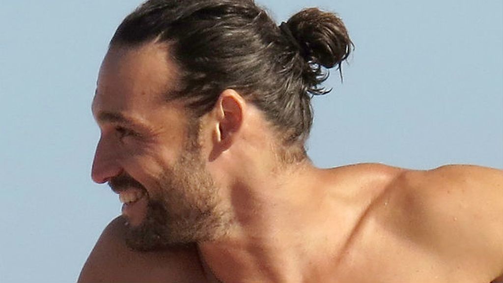 Iván Sánchez apuesta por el recogido informal para pasar el día en la playita