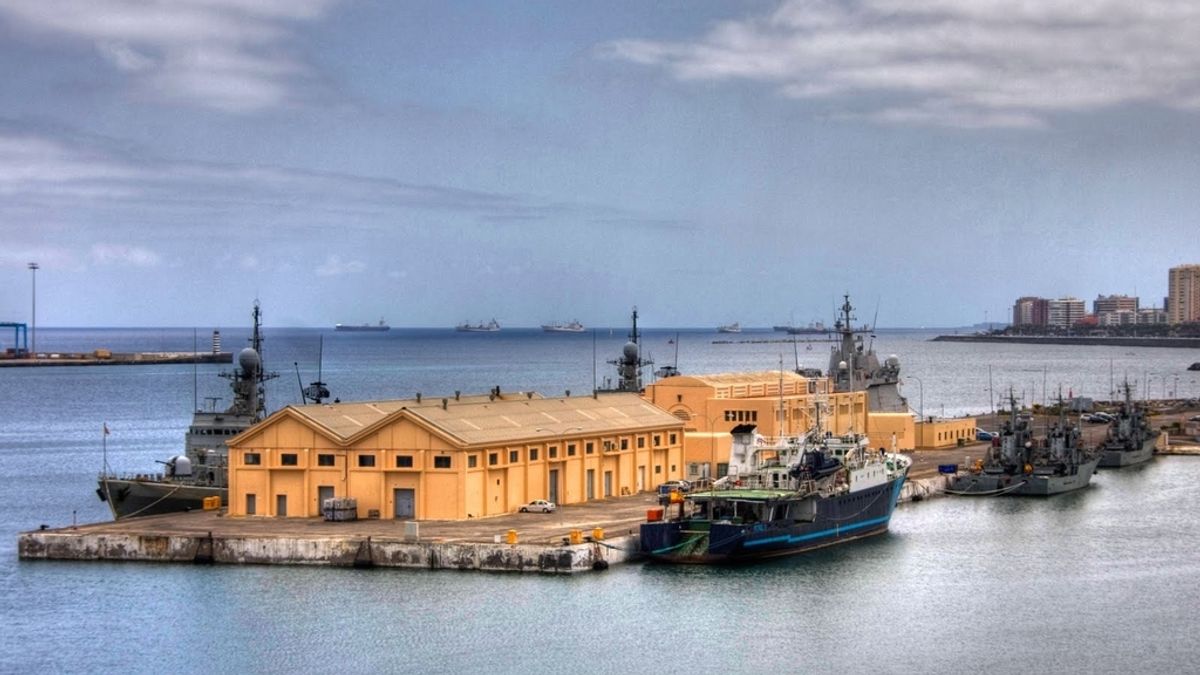 Muelles de la Base Naval de las Palmas