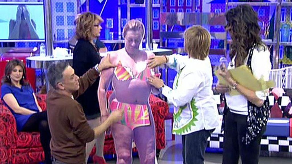 'Sálvame' propone bikinis a la colaboradora por si participa en 'Supervivientes'