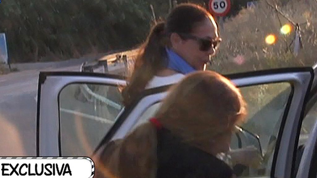 Chabelita se bajaba del coche de su pareja junto a su hijo