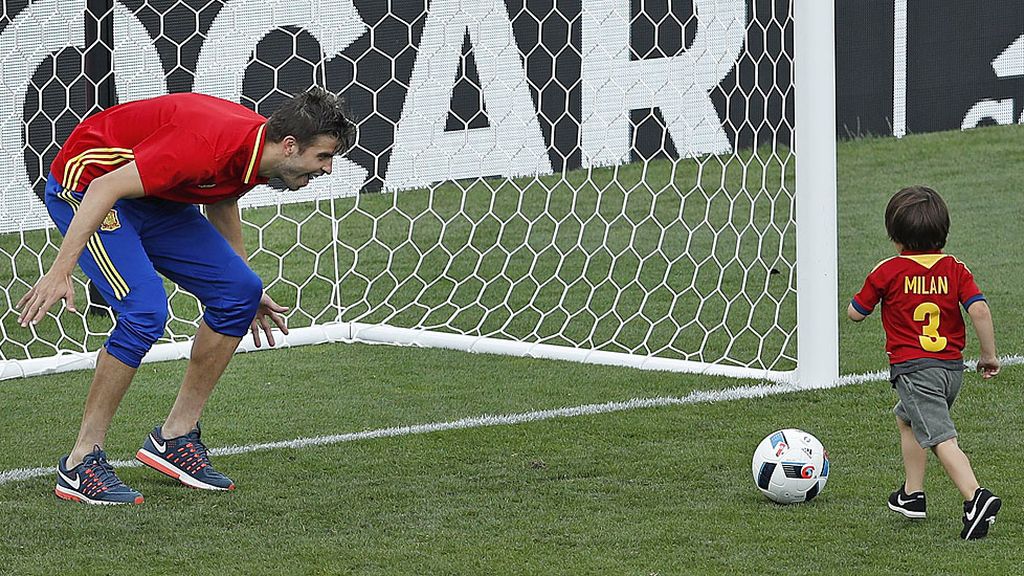 Piqué, padrazo tras ser decisivo ante la República Checa (13/06/2016)