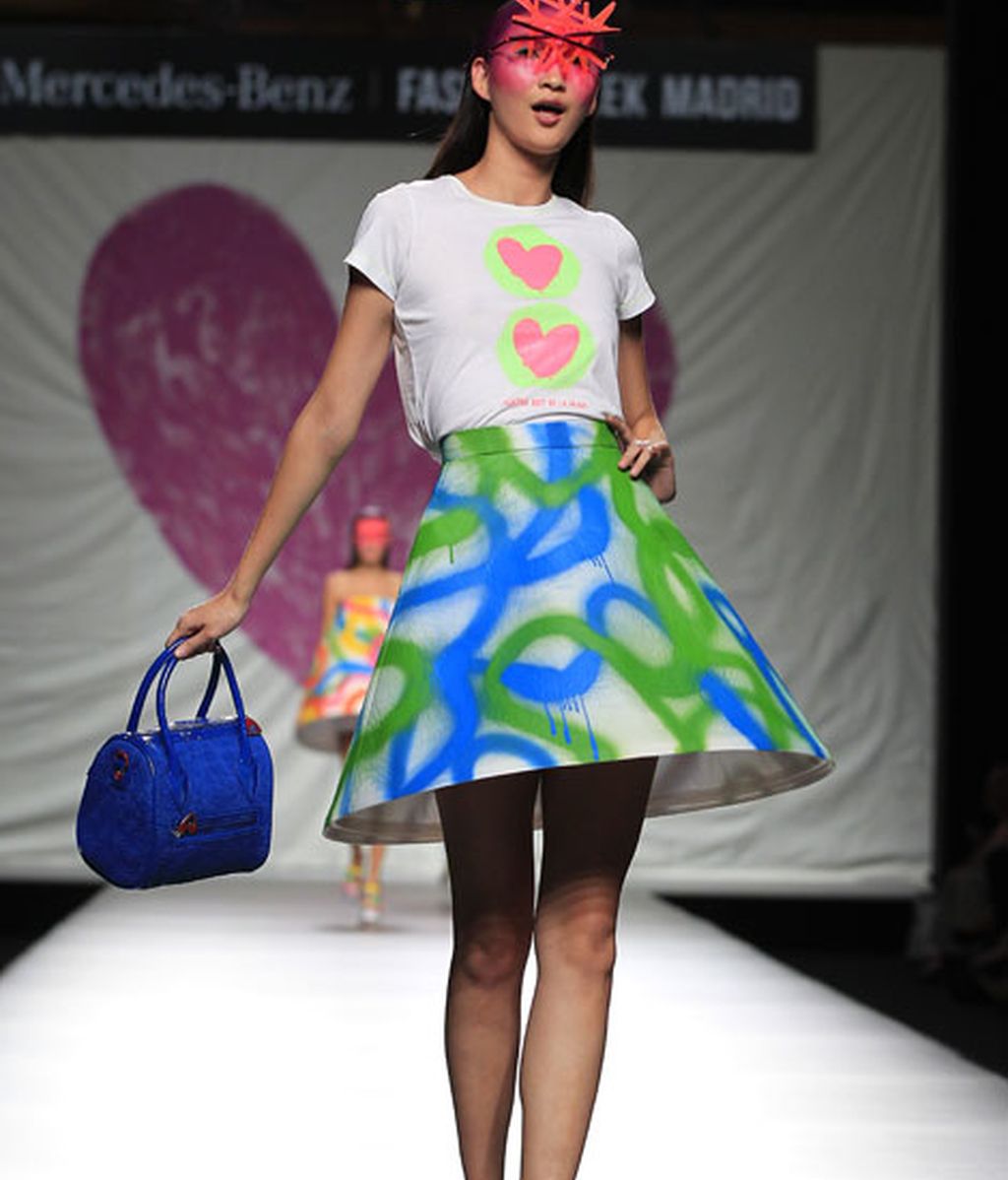 Ágata vuelve a jugar con el color