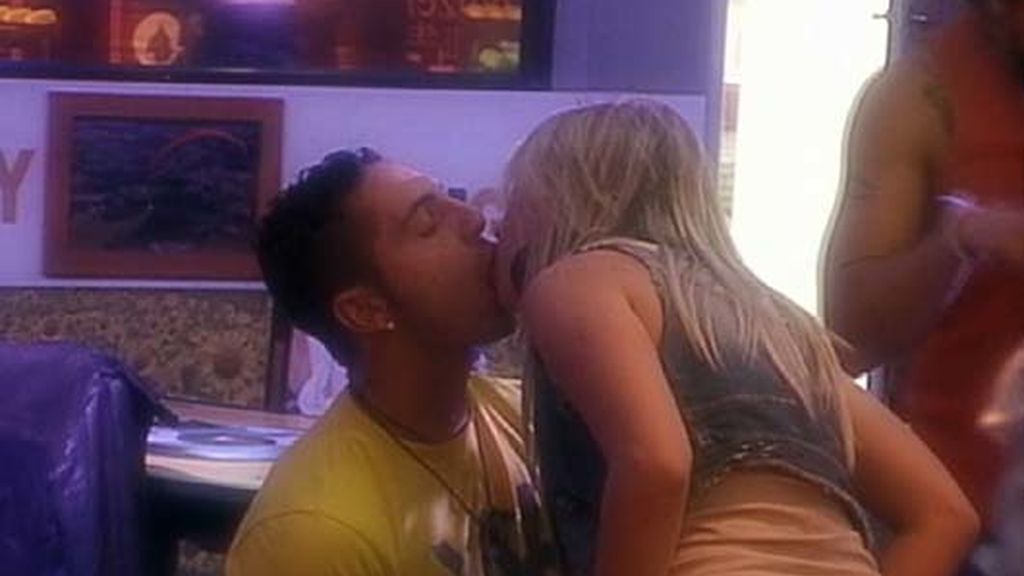Orgía de besos en Guadalix de la Sierra