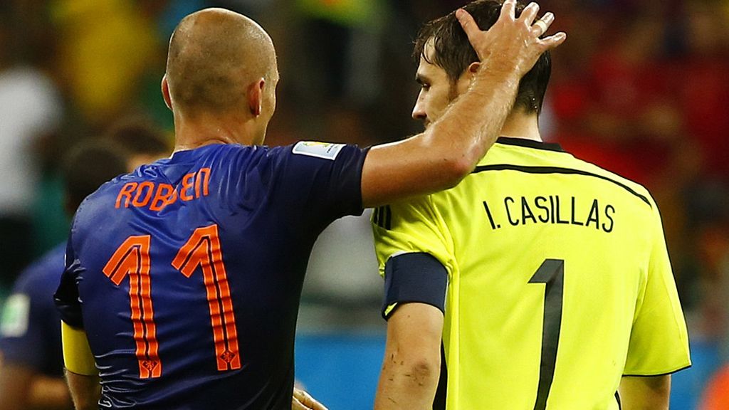 Robben intentó consolar a Casillas al final del encuentro