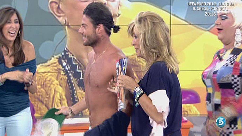 Demuestra a Kiko Hernández que tiene un cuerpo perfecto