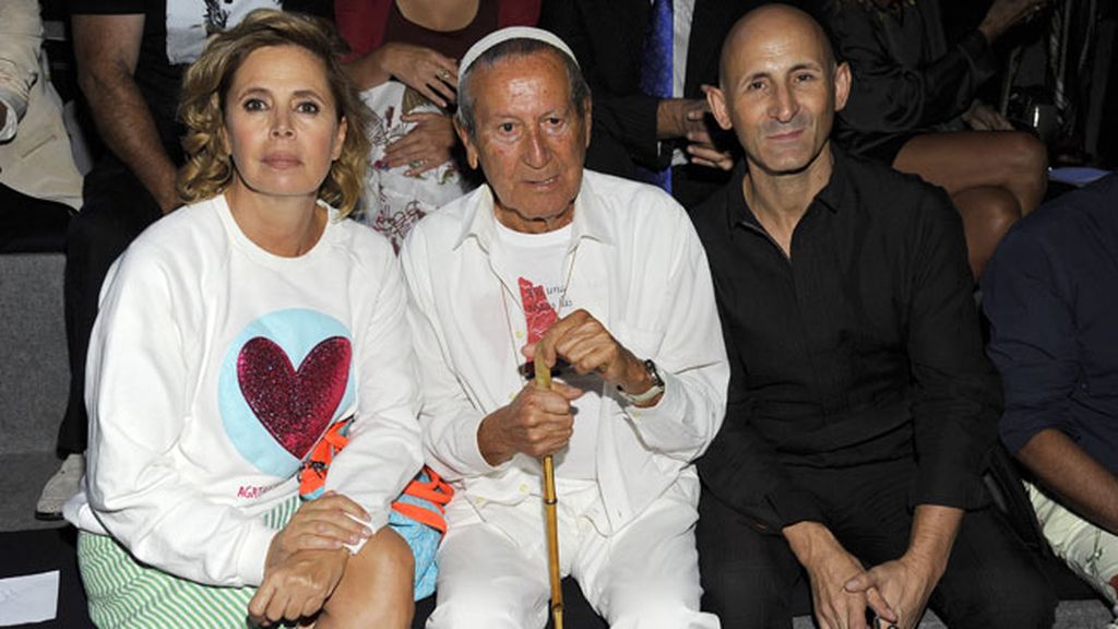 Diseñadores en el desfile de Francis Montesinos