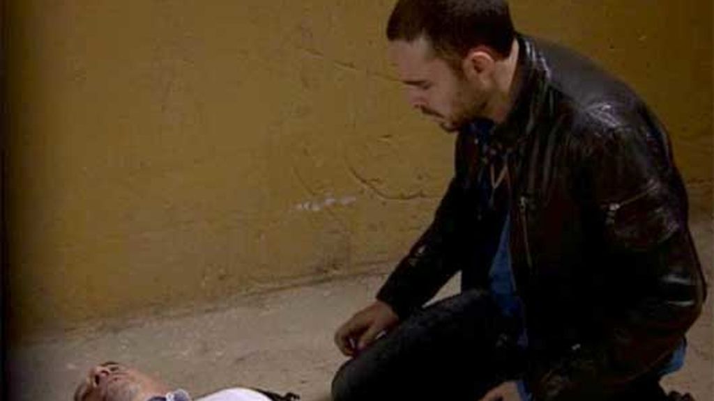 La Roca descubre que su tío mandó matar a su padre