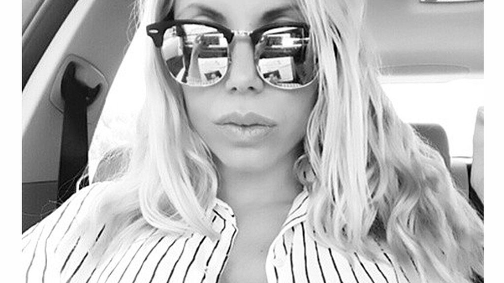 La extronista luce feliz su tripita premamá