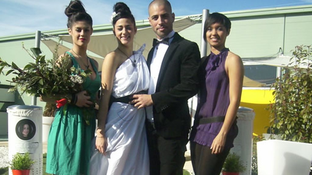 Posado de boda con novios
