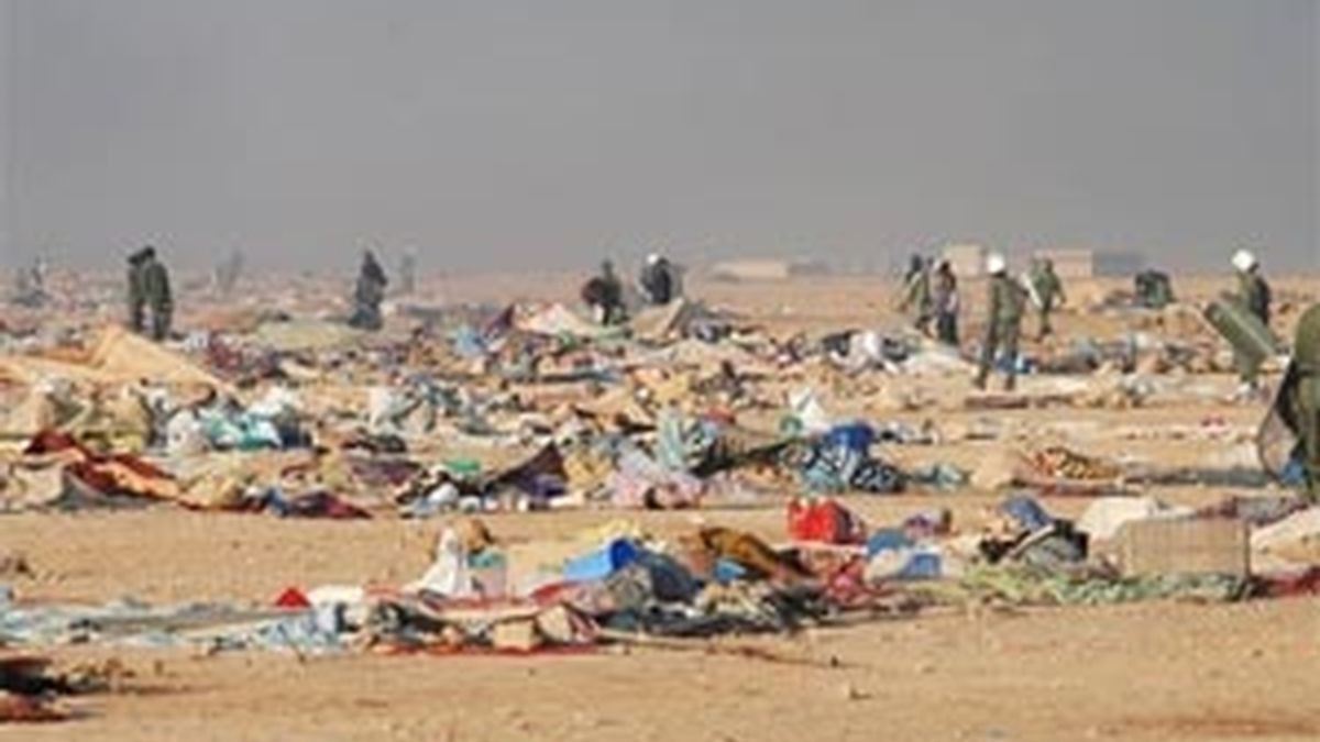 Imágenes del campamento saharaui en las afueras de El Aaiún tras su desmantelamiento violento por Marruecos. Foto: AP